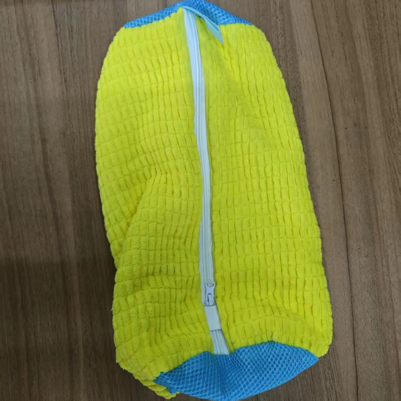 Shoe washing bag